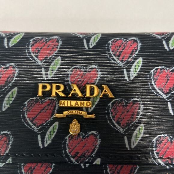 Authentic Prada Vitello Move Leather Heart Pattern Six Ring Tri-Fold Key Holder - Picture 2 of 10